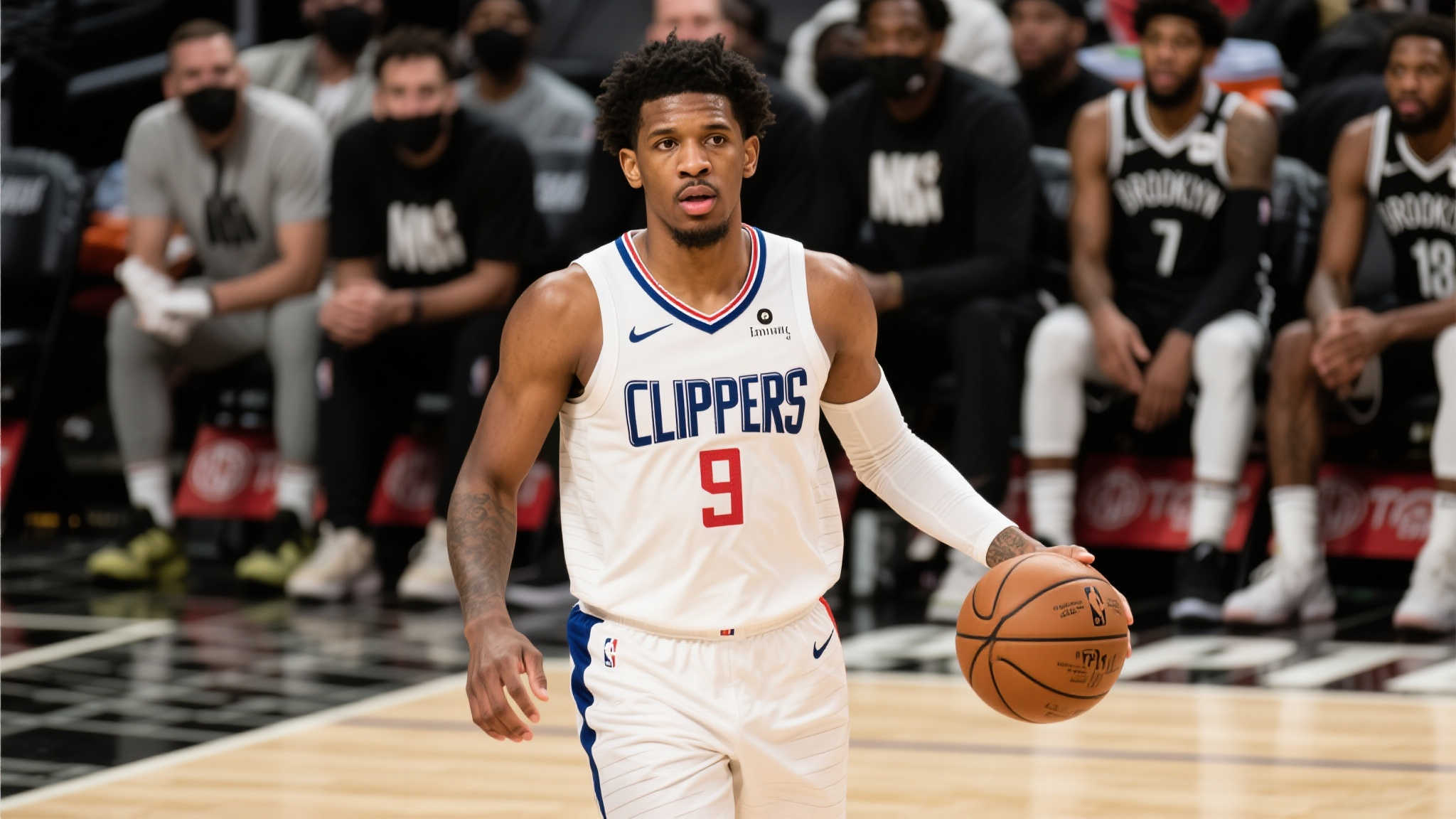 前雷霆球员科里森亮相总冠军庆典,你还记得他吗? 虽然数据上看似平淡无奇——场均5.9分和5.2篮板